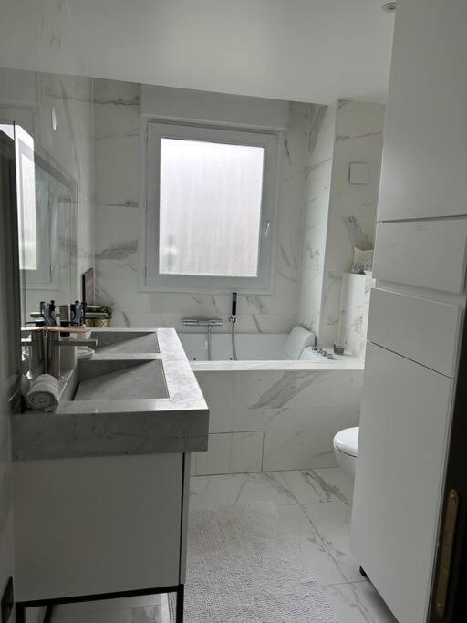 Logement Proche Stade De France サン＝ドニ エクステリア 写真