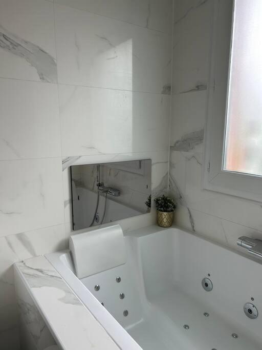 Logement Proche Stade De France サン＝ドニ エクステリア 写真